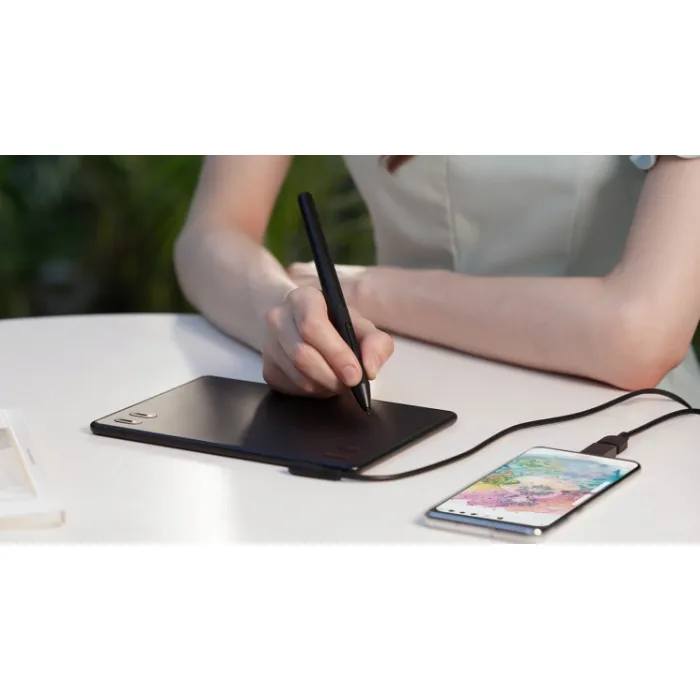 Huion Inspiroy RTE-100 grafik plansheti (6.3" × 3.9") qora