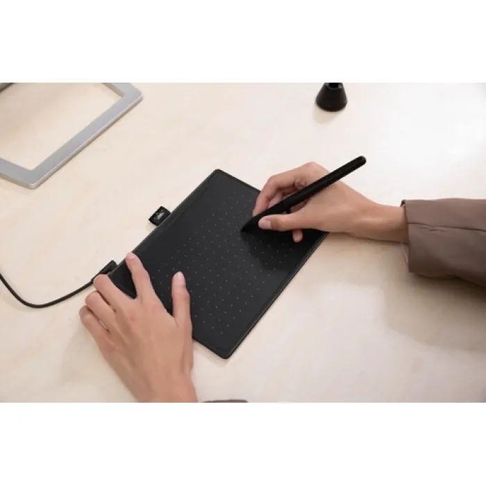 Huion Inspiroy RTS-300 grafik plansheti (6.3" × 3.9") qora